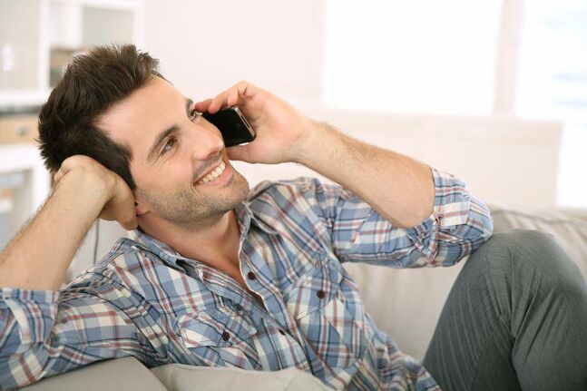 Un homme se sentira excité et passera beaucoup de temps au téléphone avec une femme